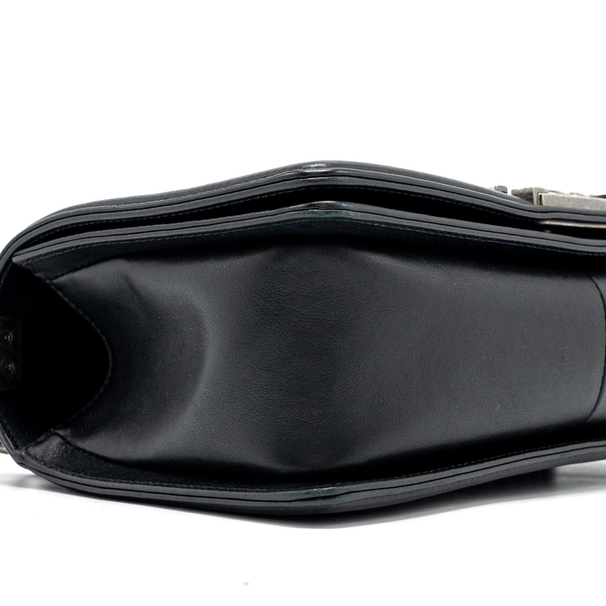 chanel-medium-chevron-boy-bag-lambskin-black-ruthenium-hardware