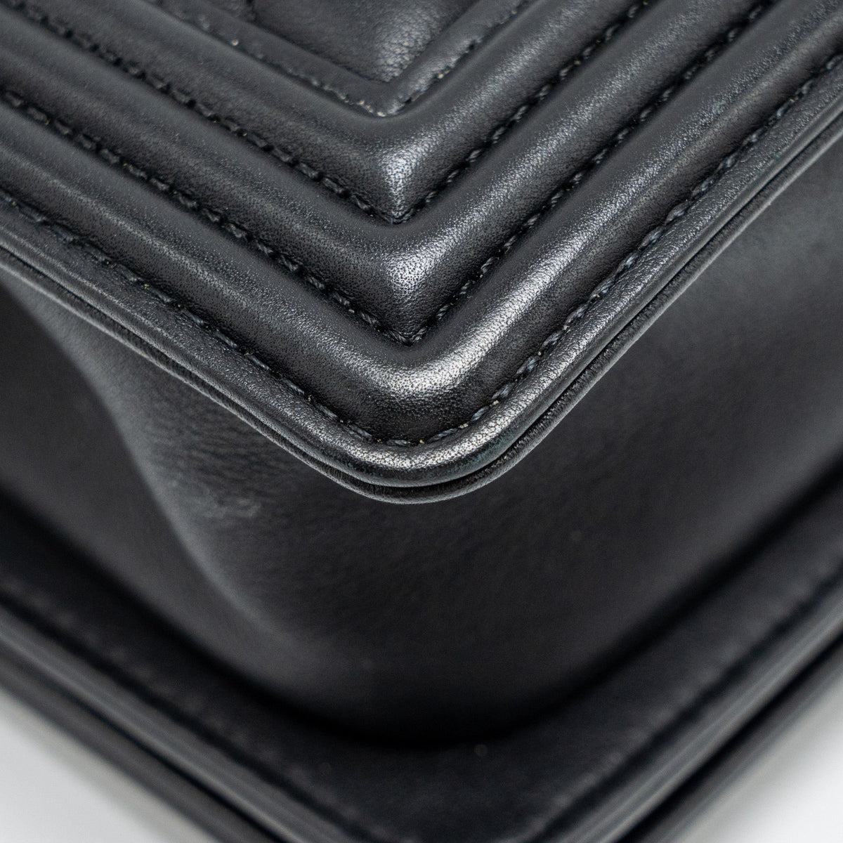 chanel-small-boy-bag-lambskin-black-ruthenium-shw