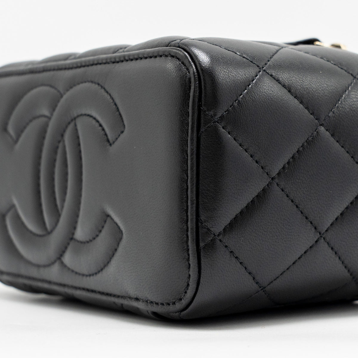 chanel-top-handle-long-vanity-lambskin-black-ghwmicrochip