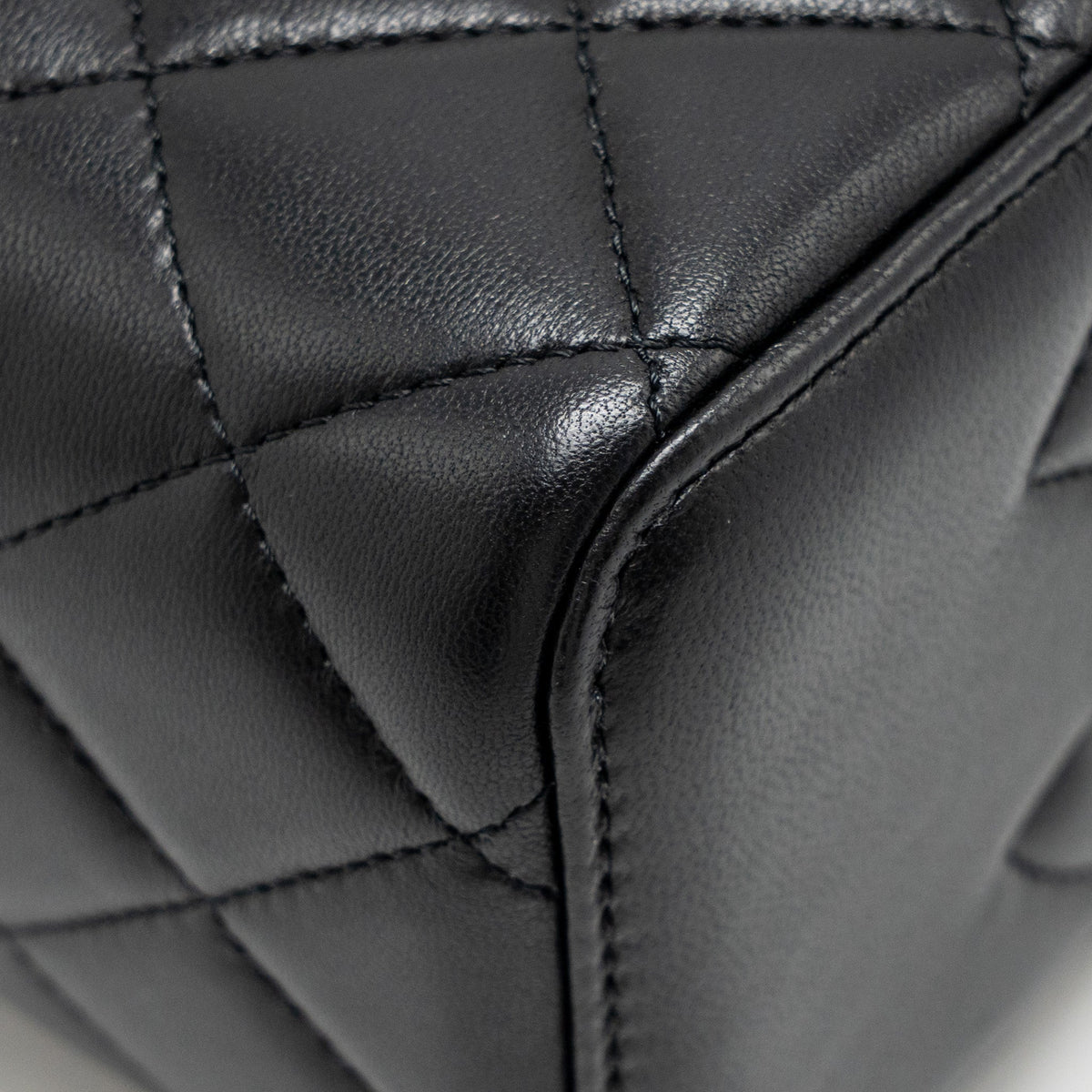 chanel-top-handle-long-vanity-lambskin-black-ghwmicrochip