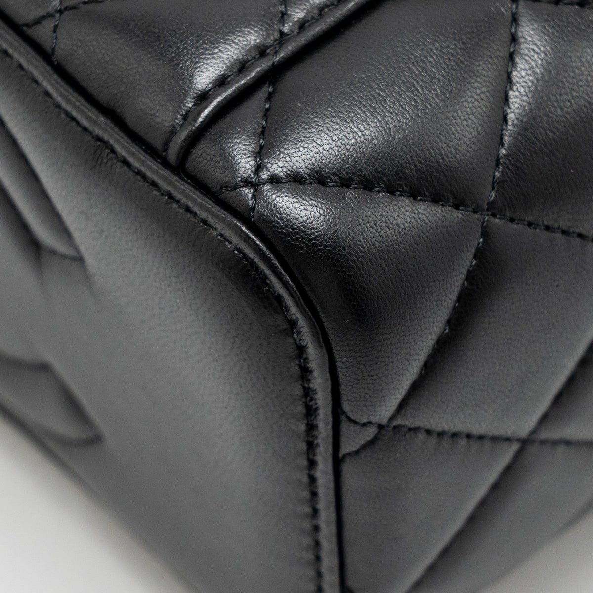 chanel-top-handle-long-vanity-lambskin-black-ghwmicrochip