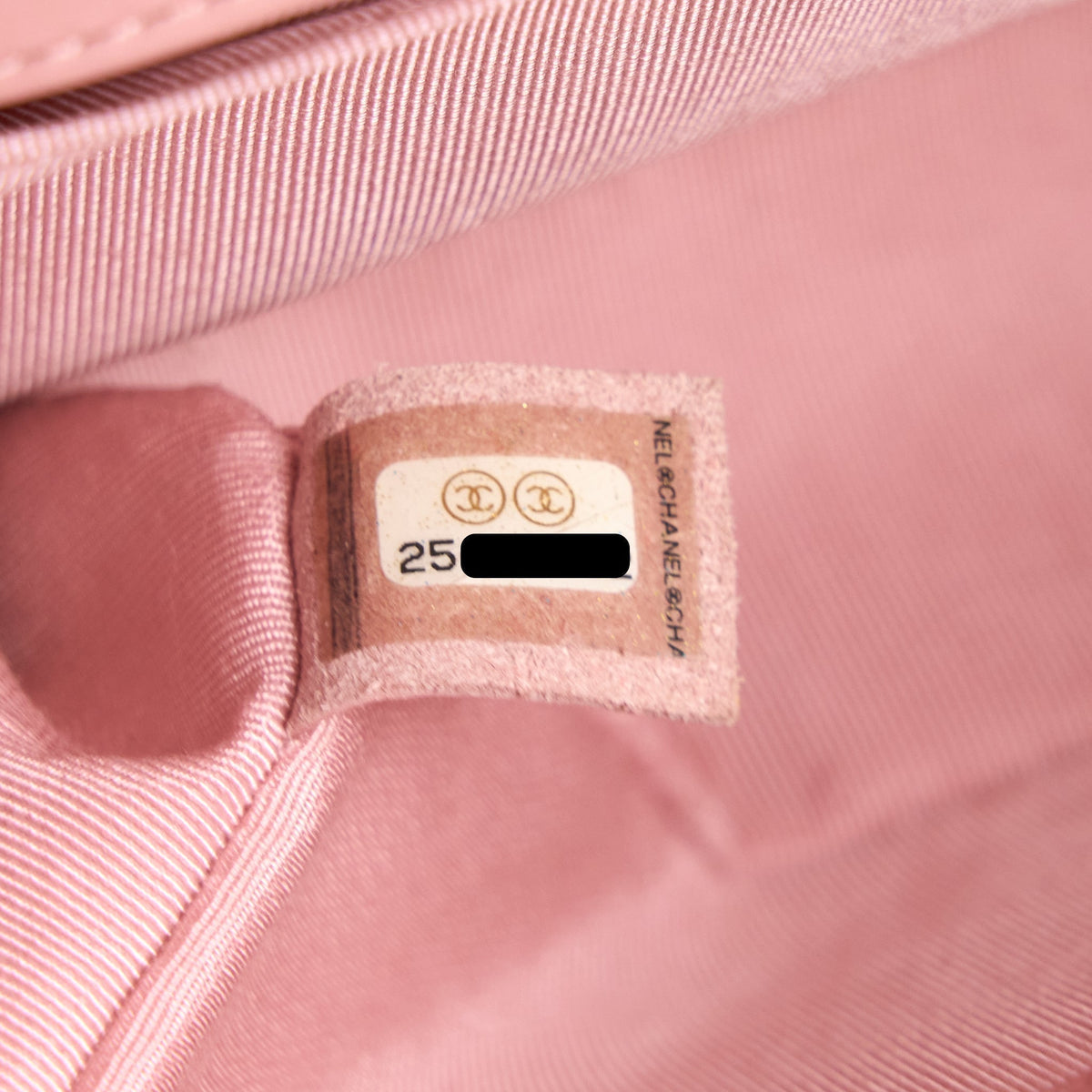 chanel-medium-boy-bag-calfskin-pink-lghw