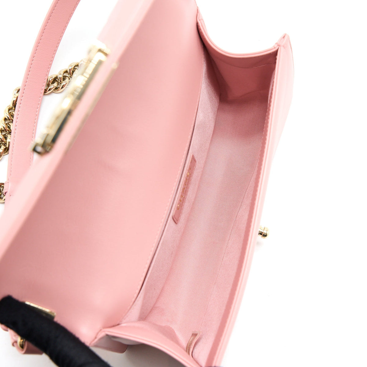 chanel-medium-boy-bag-calfskin-pink-lghw