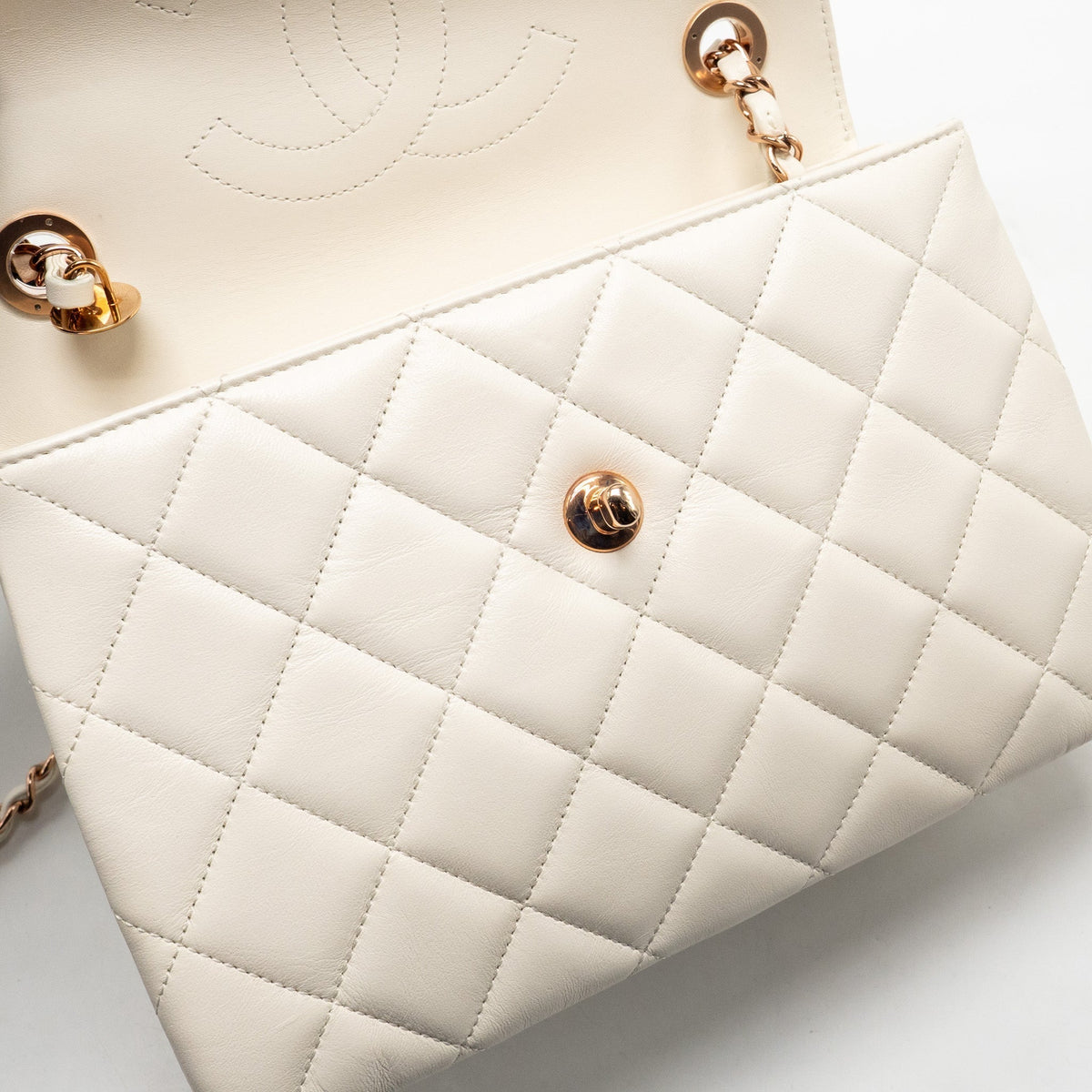 chanel-top-handle-trendy-cc-flap-bag-lambskin-white-rghwmicrochip