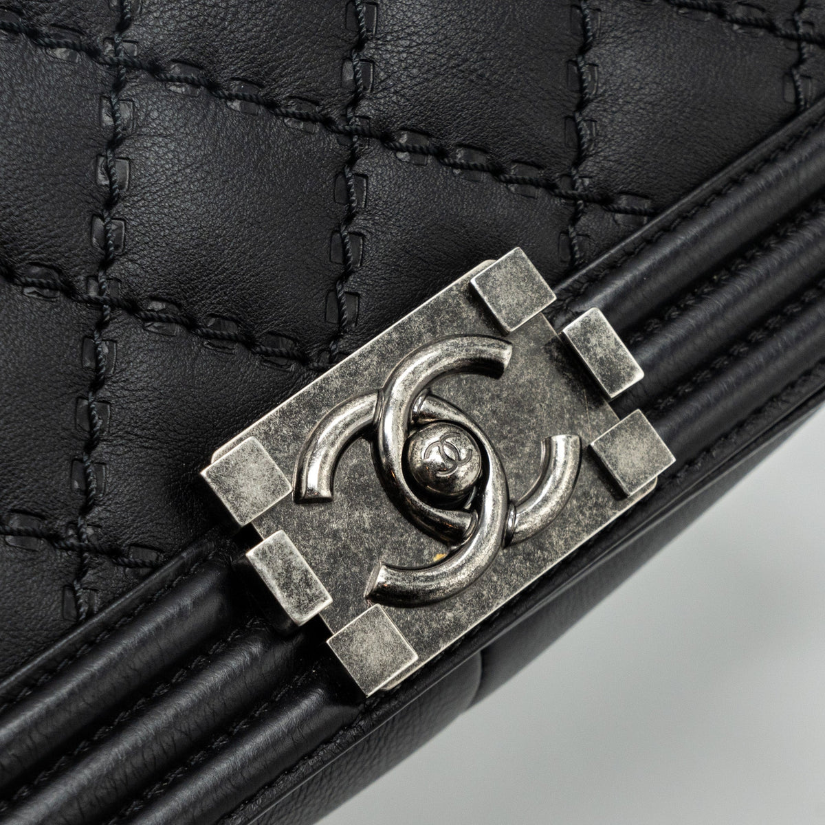 chanel-medium-boy-bag-calfskin-black-ruthenium-shw