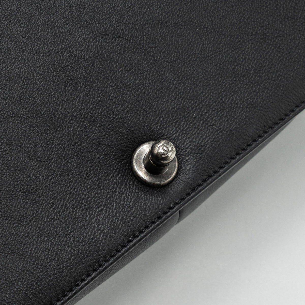 chanel-medium-boy-bag-calfskin-black-ruthenium-shw
