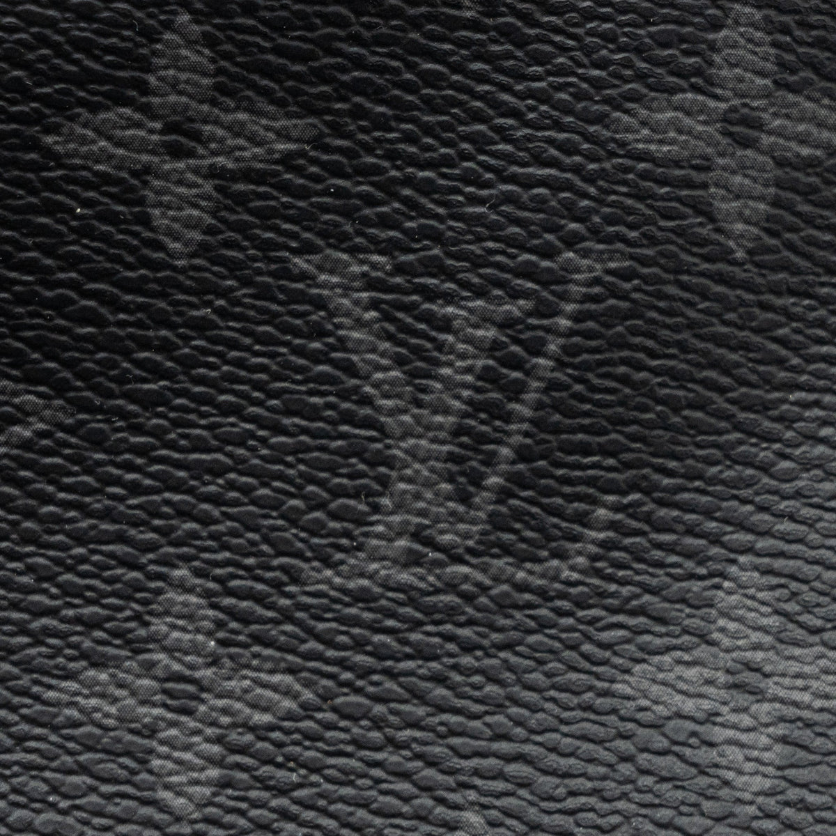 louis-vuitton-cube-de-rangement-pm-monogram-eclipse-shw