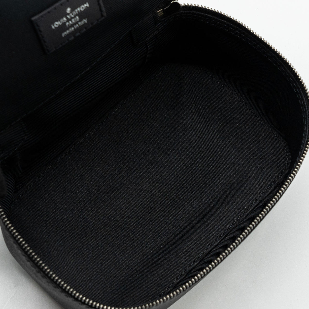 louis-vuitton-cube-de-rangement-pm-monogram-eclipse-shw