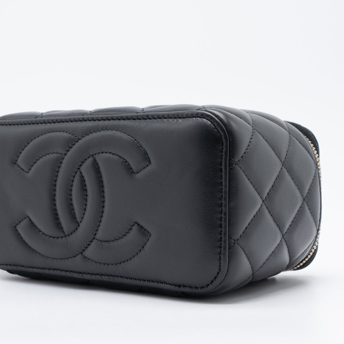 chanel-23c-pearl-crush-long-vanity-lambskin-black-brushed-ghw-microchip