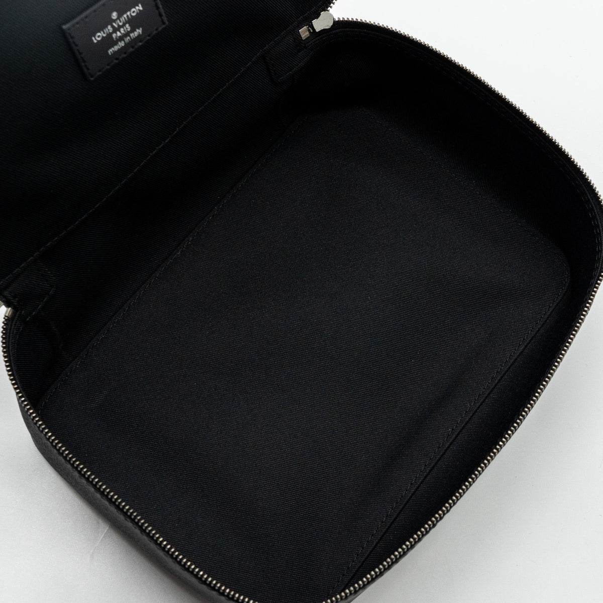 louis-vuitton-packing-cube-mm-monogram-eclipse-shw
