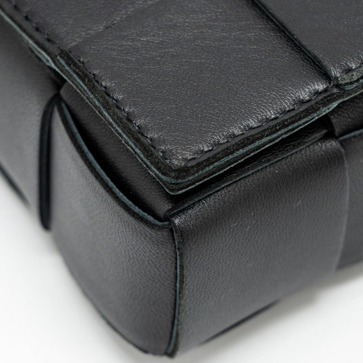 bottega-veneta-small-cassette-bag-lambskin-black-ghw