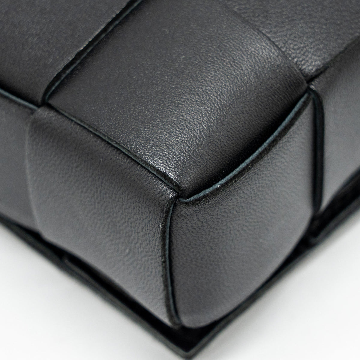 bottega-veneta-small-cassette-bag-lambskin-black-ghw