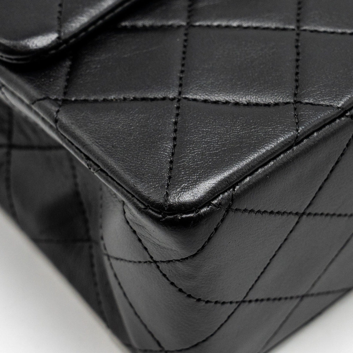 chanel-vintage-medium-classic-double-flap-bag-lambskin-black-ghw