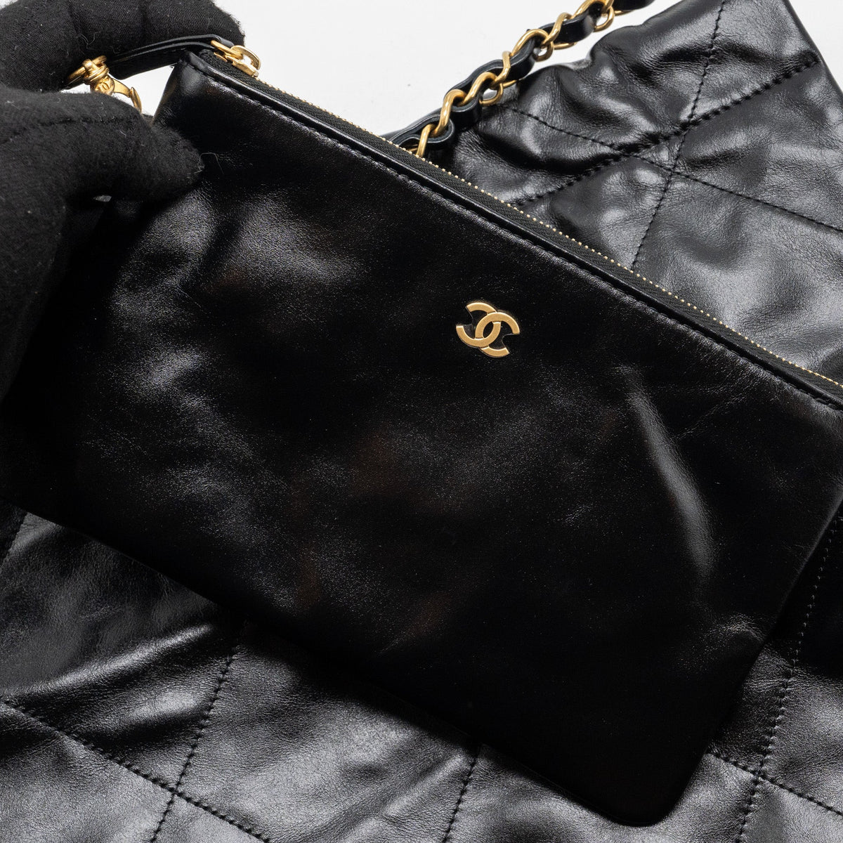 chanel-medium-22-bag-gold-letter-shiny-calfskin-black-ghwmicrochip