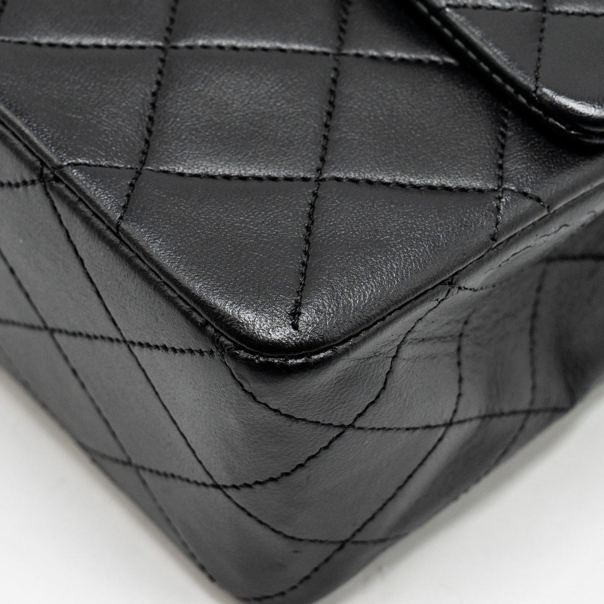 chanel-vintage-medium-classic-double-flap-bag-lambskin-black-ghw