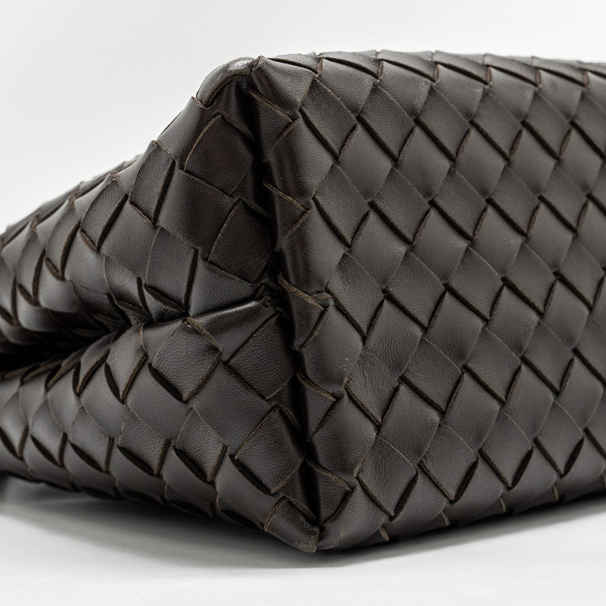 bottega-veneta-medium-andiamo-lambskin-fondant-ghw