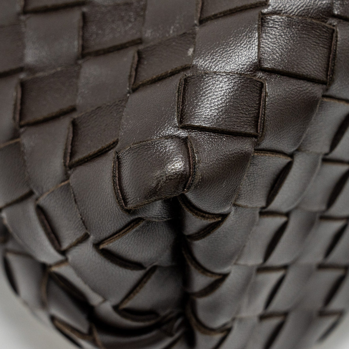 bottega-veneta-medium-andiamo-lambskin-fondant-ghw