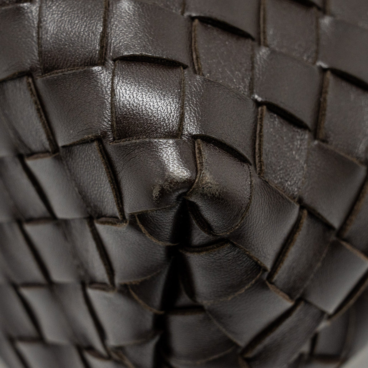 bottega-veneta-medium-andiamo-lambskin-fondant-ghw