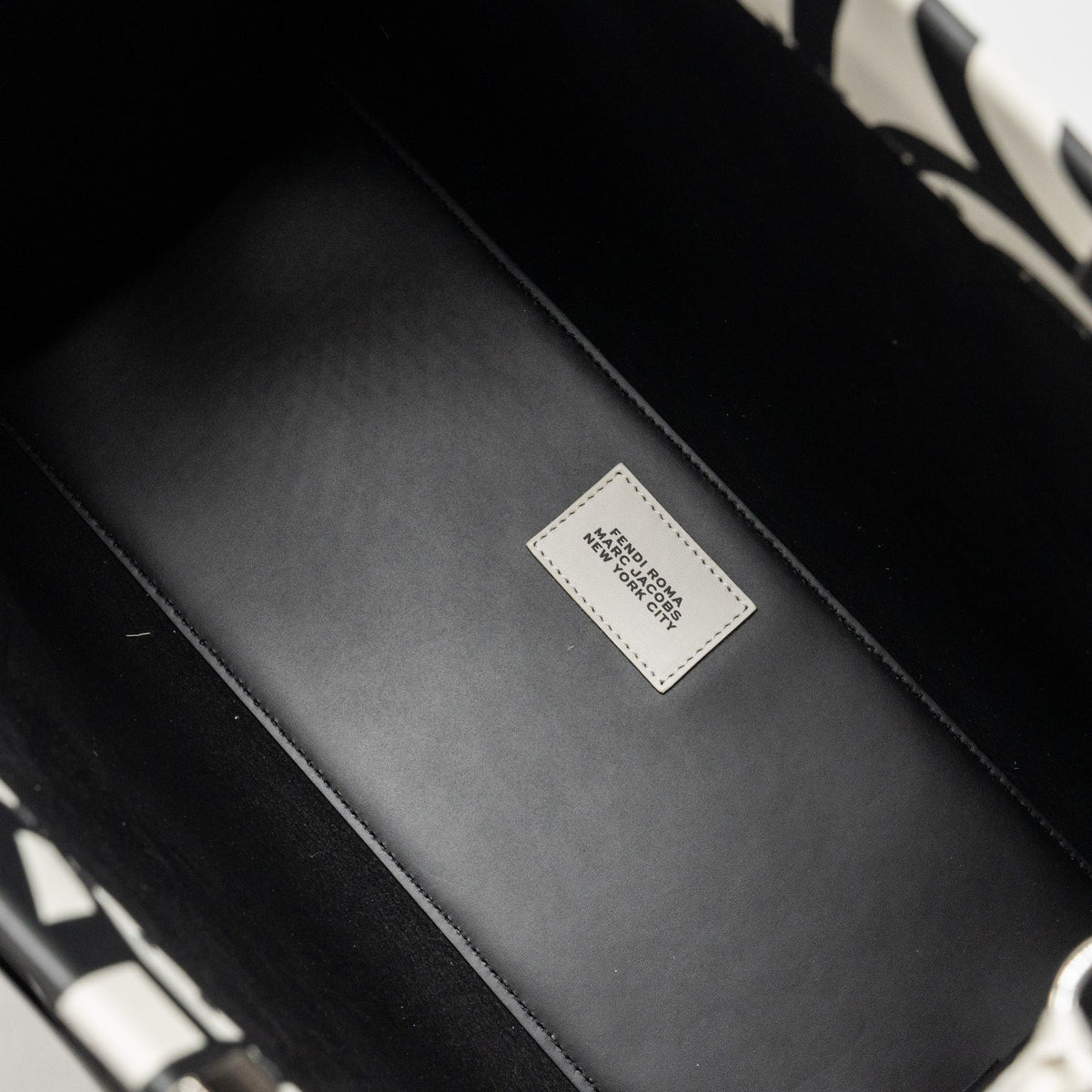 fendi-medium-sunshine-roma-shopping-bag-calfskin-black-white-shw-copy