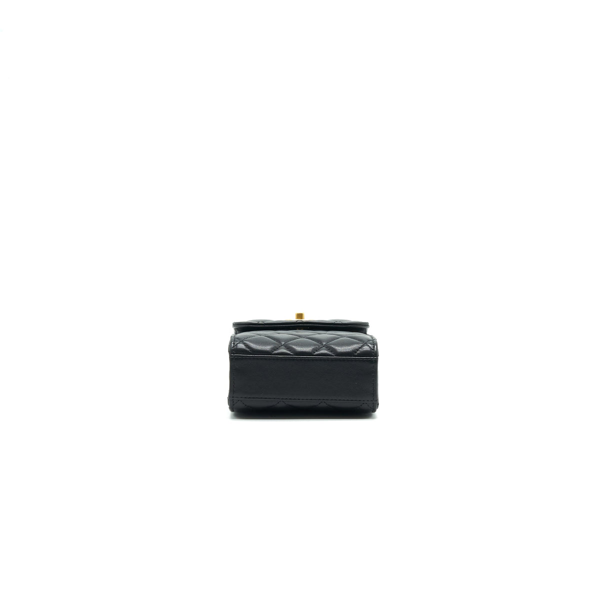 chanel-pearl-crush-vertical-phone-holder-1