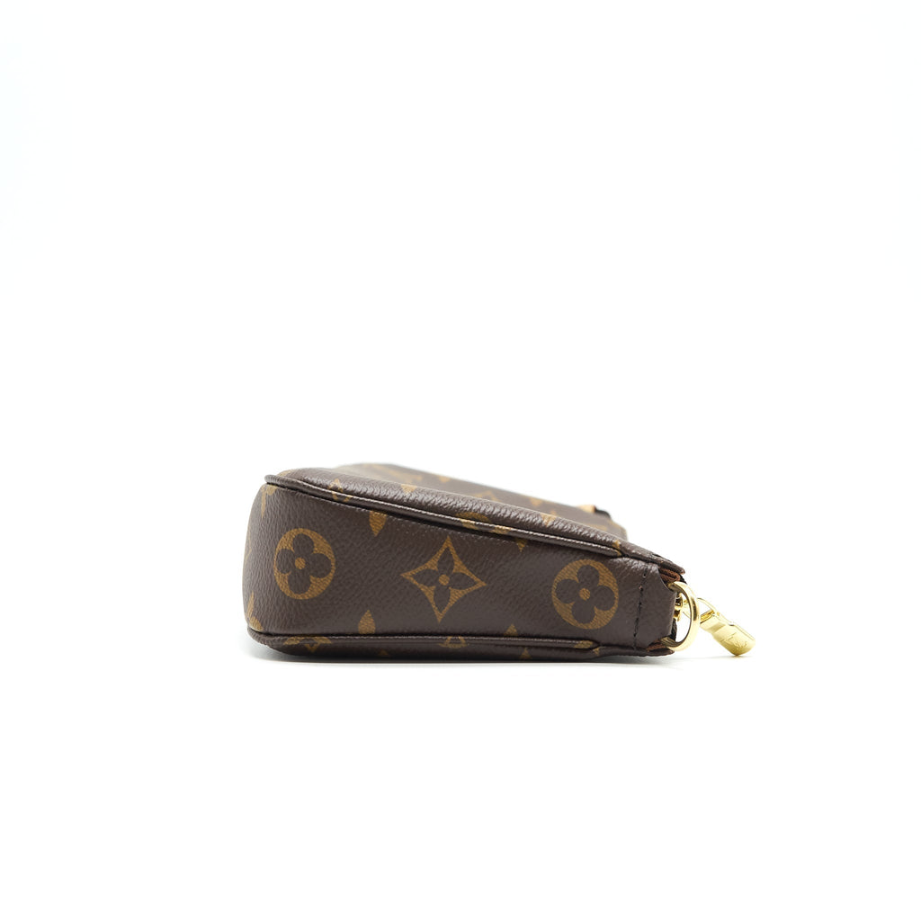 louis-vuitton-pochette-accessories-mb4210