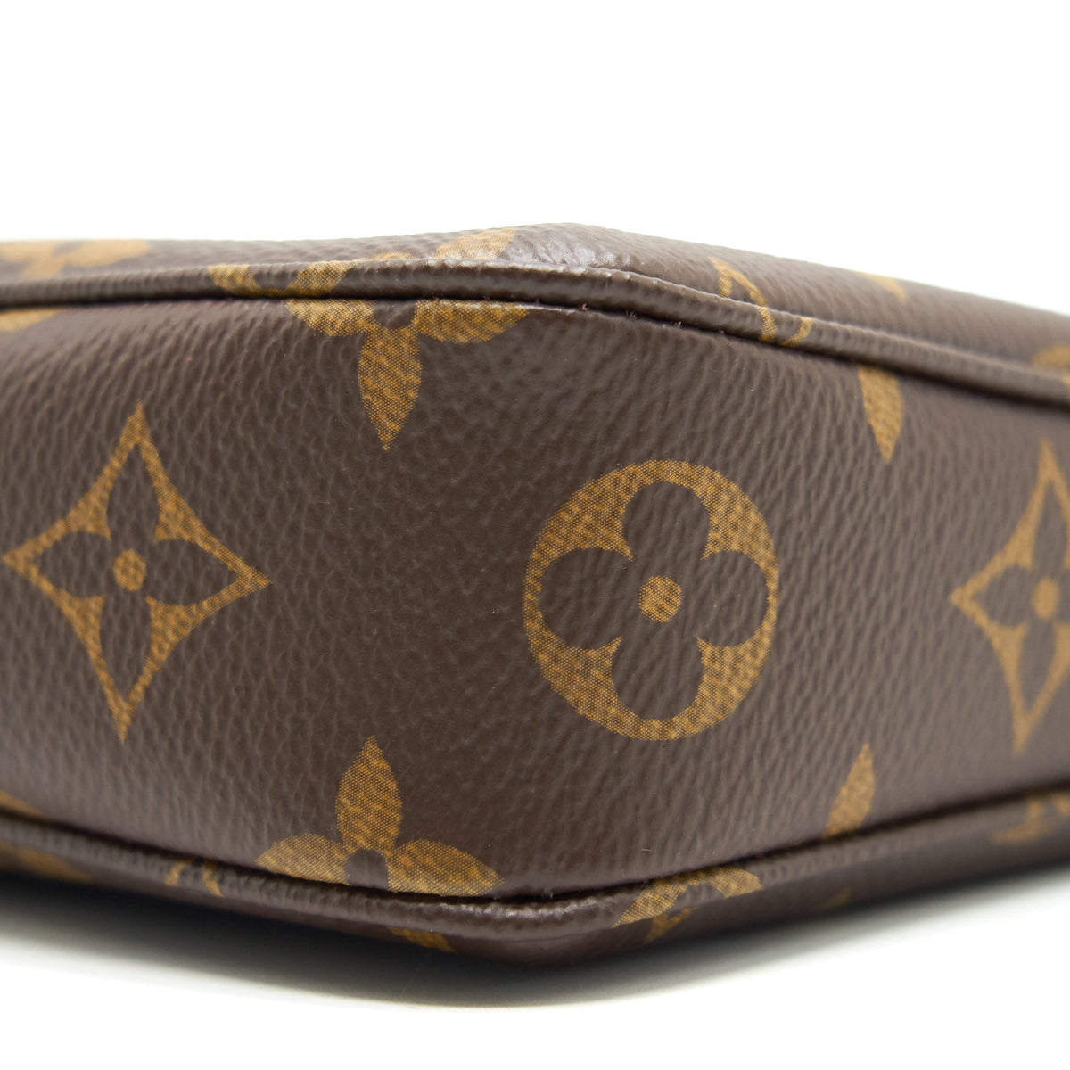 louis-vuitton-pochette-accessories-mb4210