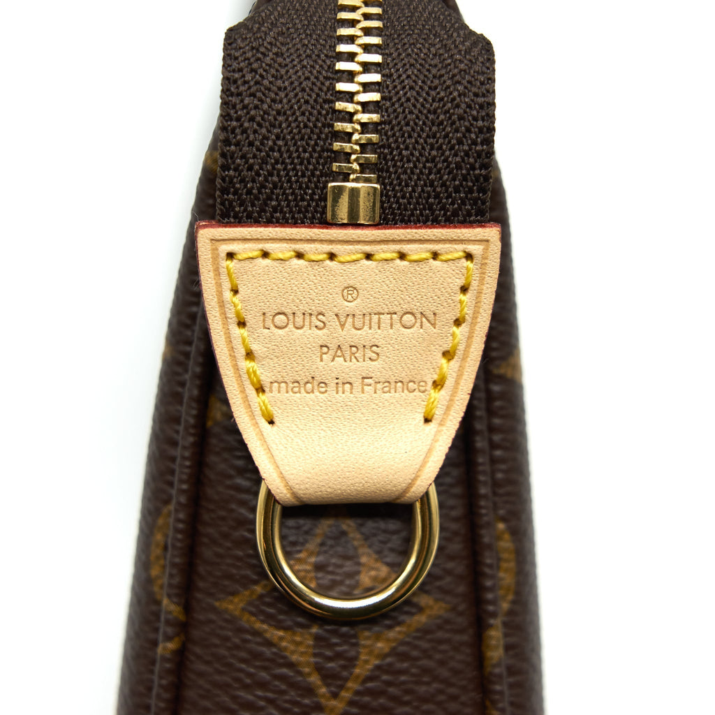louis-vuitton-pochette-accessories-mb4210