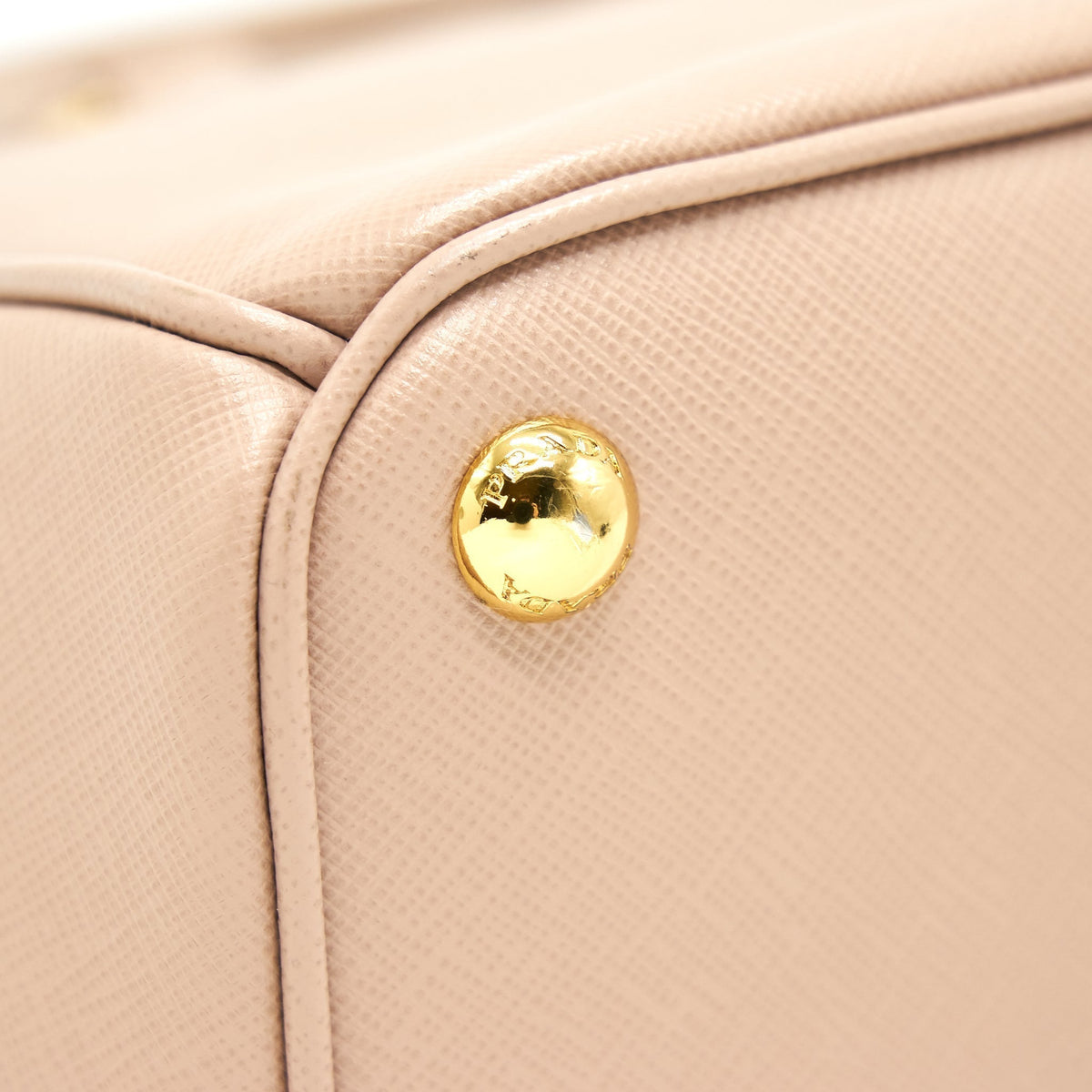 prada-saffiano-tote-bag-light-pink