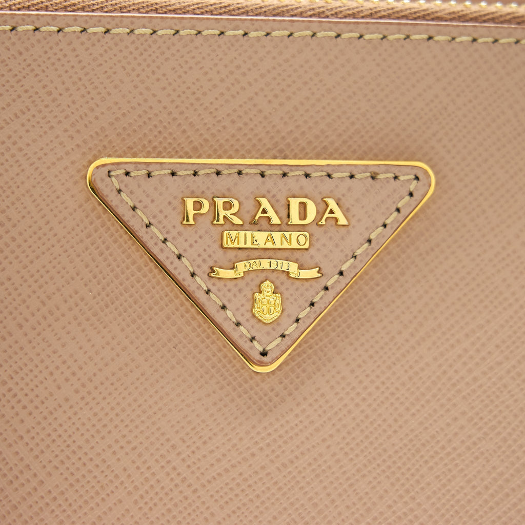 prada-saffiano-tote-bag-light-pink