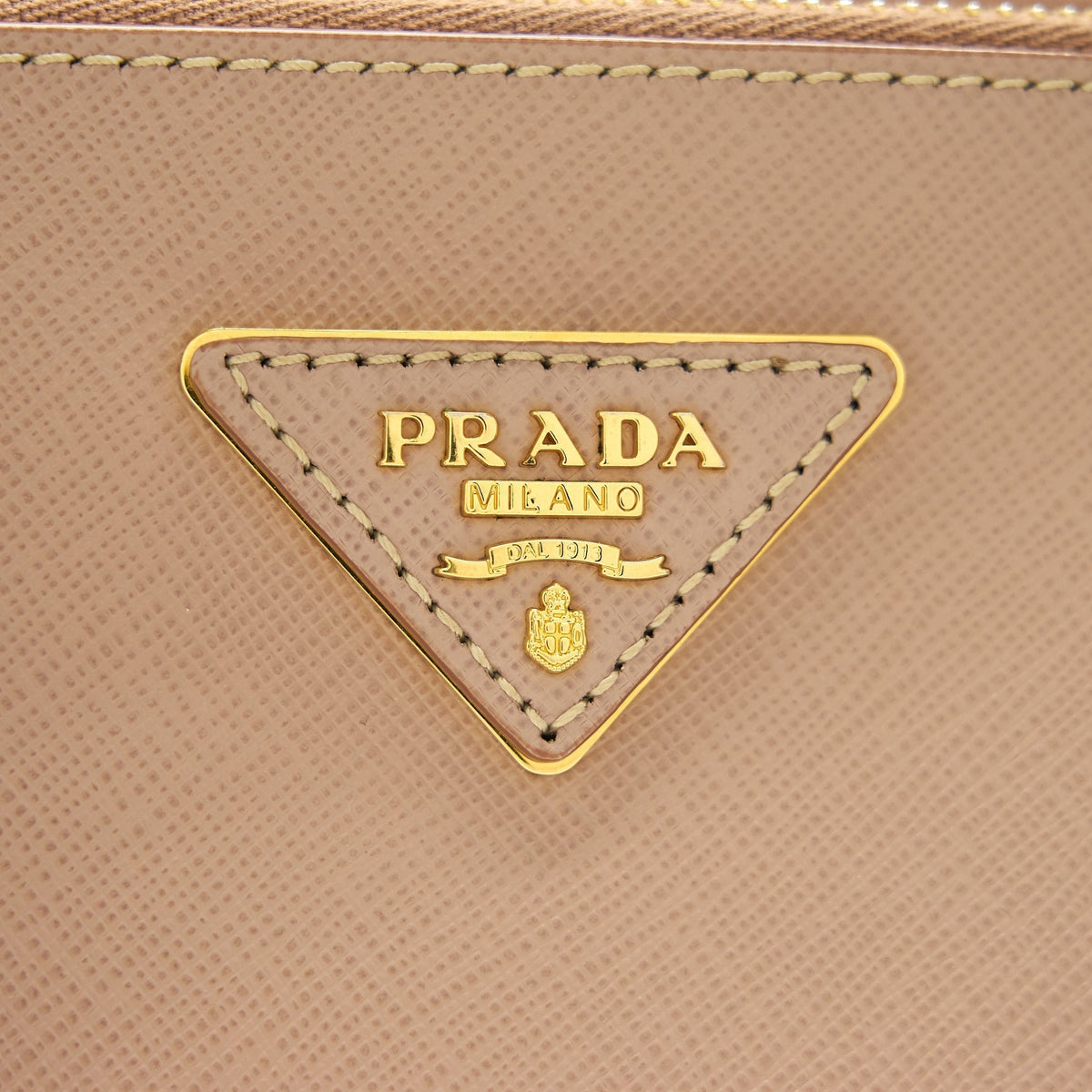 prada-saffiano-tote-bag-light-pink