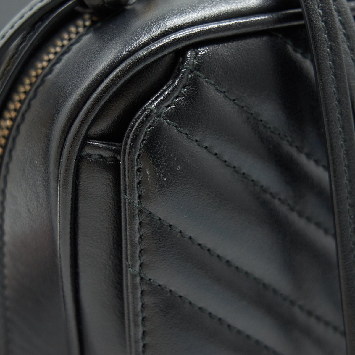 gucci-gg-marmont-matelasse-shoulder-bag-black