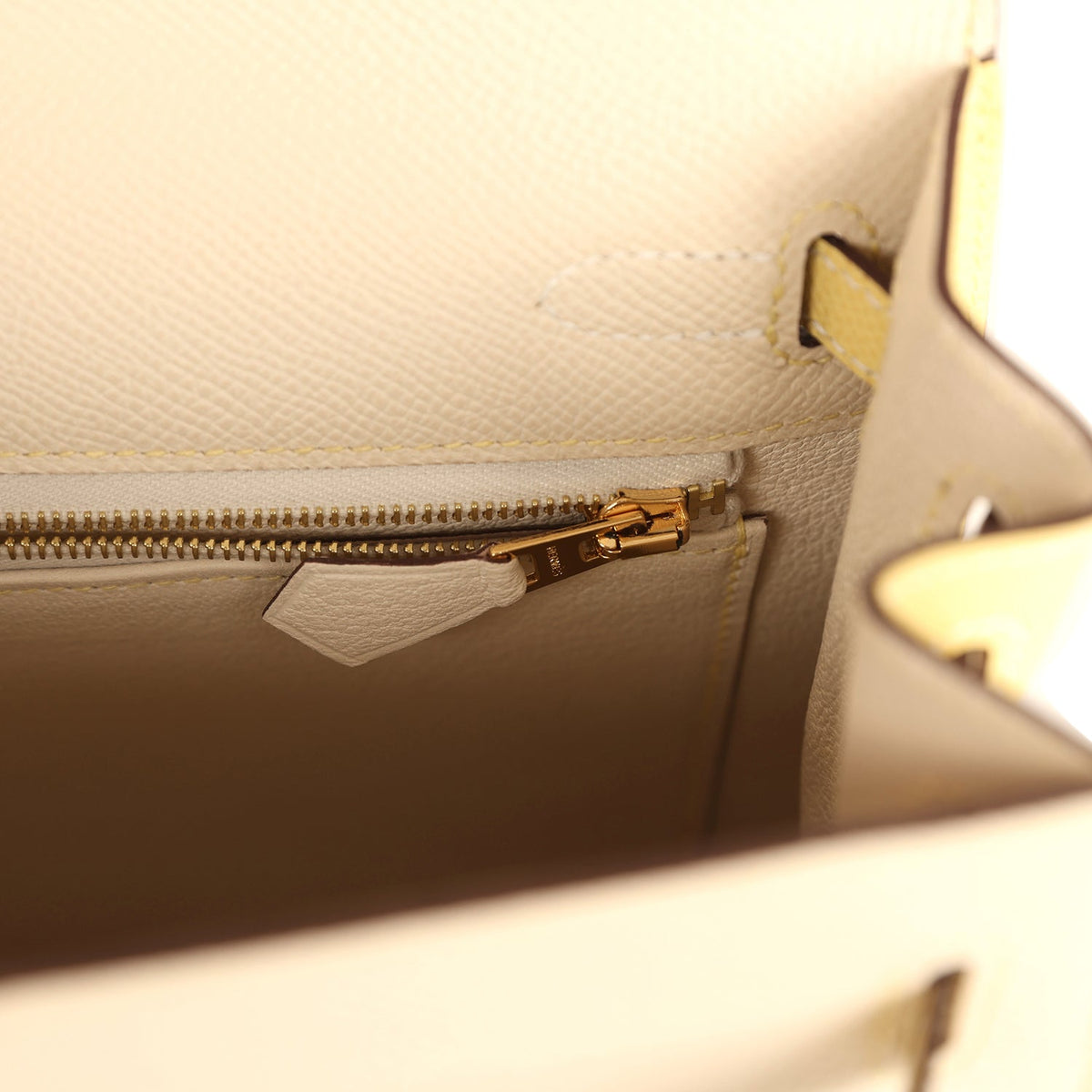 hermes-kelly-sellier-25-craie-and-jaune-poussin-epsom-gold-hardware-bag