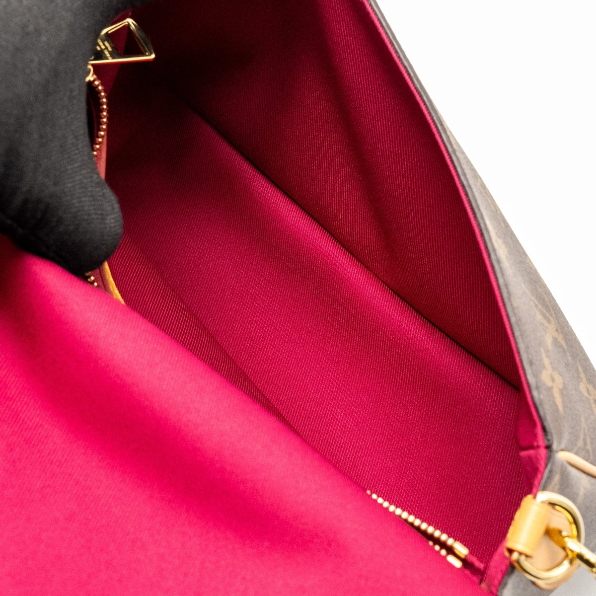 louis-vuitton-diane-bag-with-fuchsia-strap-monogram-canvas-ghw