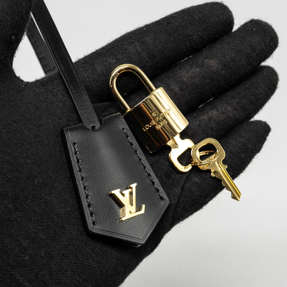 louis-vuitton-vanity-case-pm-monogram-reverse-canvas-ghw