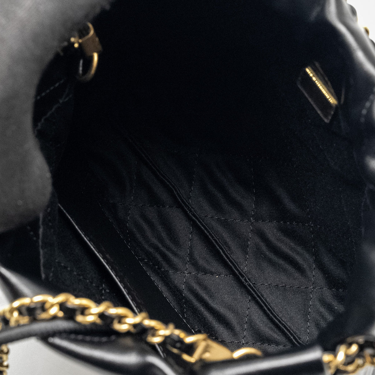 chanel-mini-22-bag-shiny-calfskin-black-ghwmicrochip-2