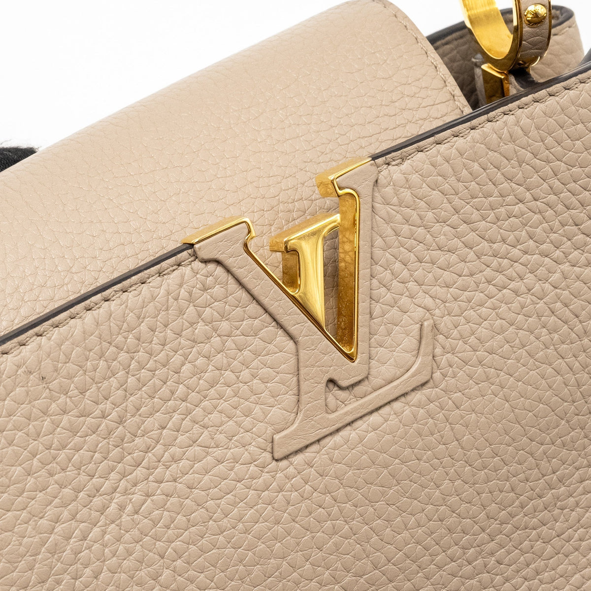 louis-vuitton-capucines-bb-taurillon-light-grey-ghw