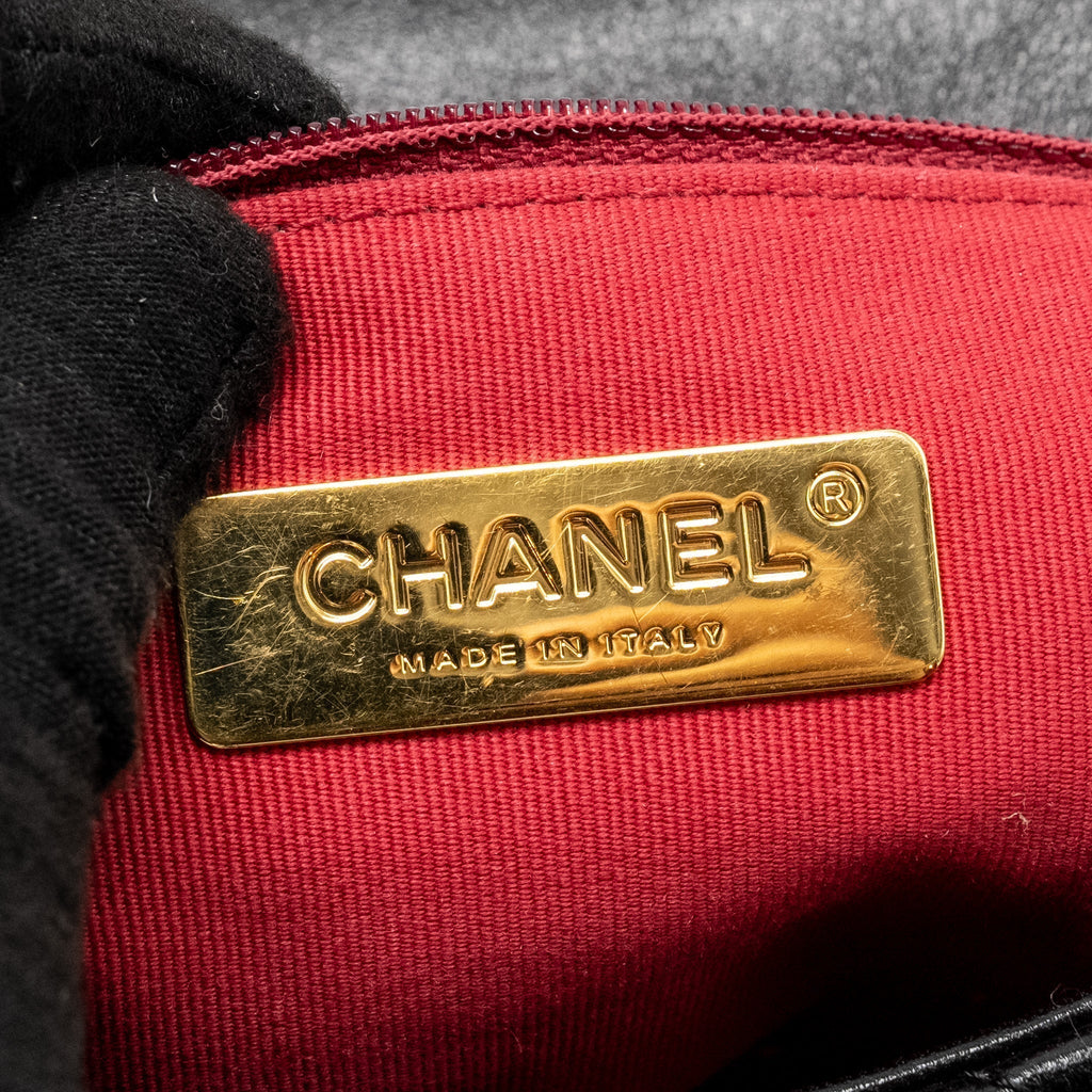chanel-small-19-bag-lambskin-black-ghwmicrochip