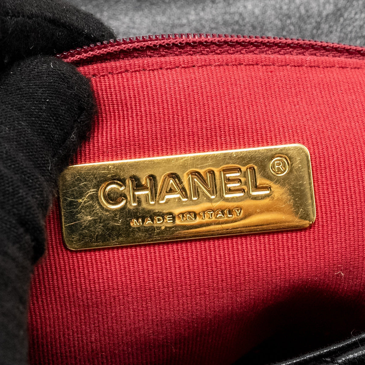 chanel-small-19-bag-lambskin-black-ghwmicrochip