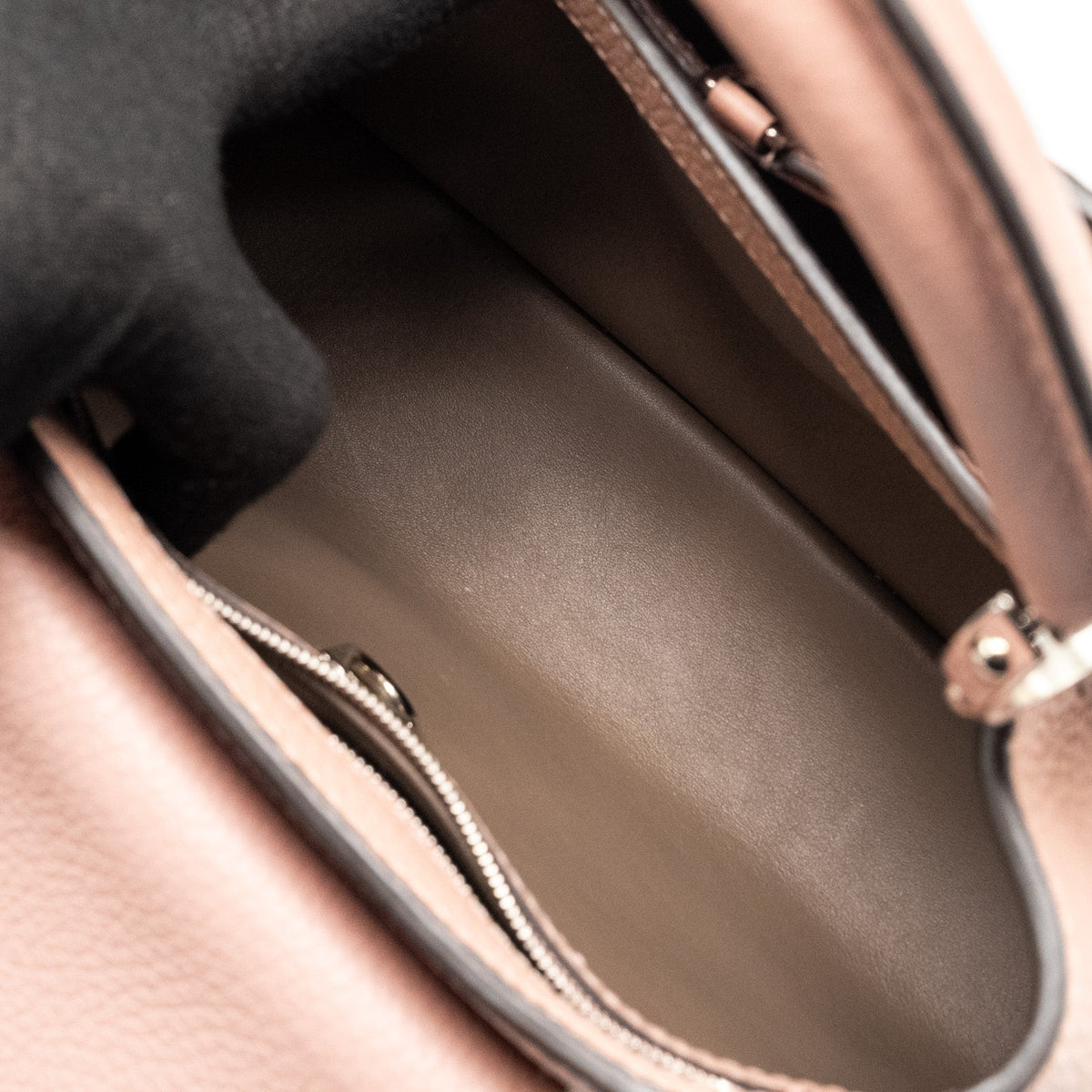 louis-vuitton-capucines-mm-taurillon-pink-shw
