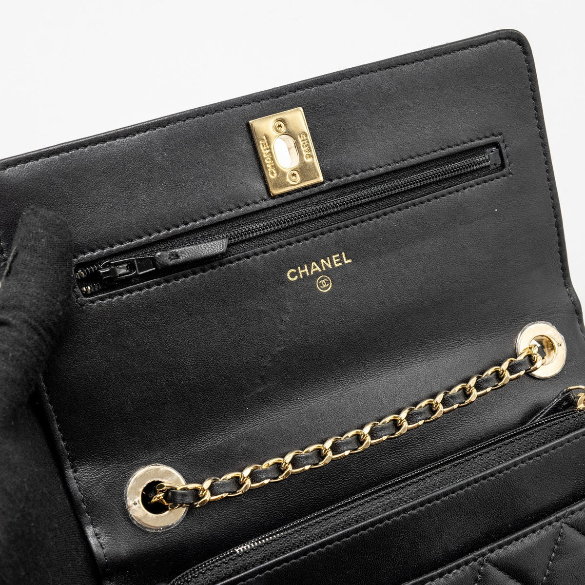 chanel-trendy-cc-wallet-on-chain-lambskin-black-lghw-microchip