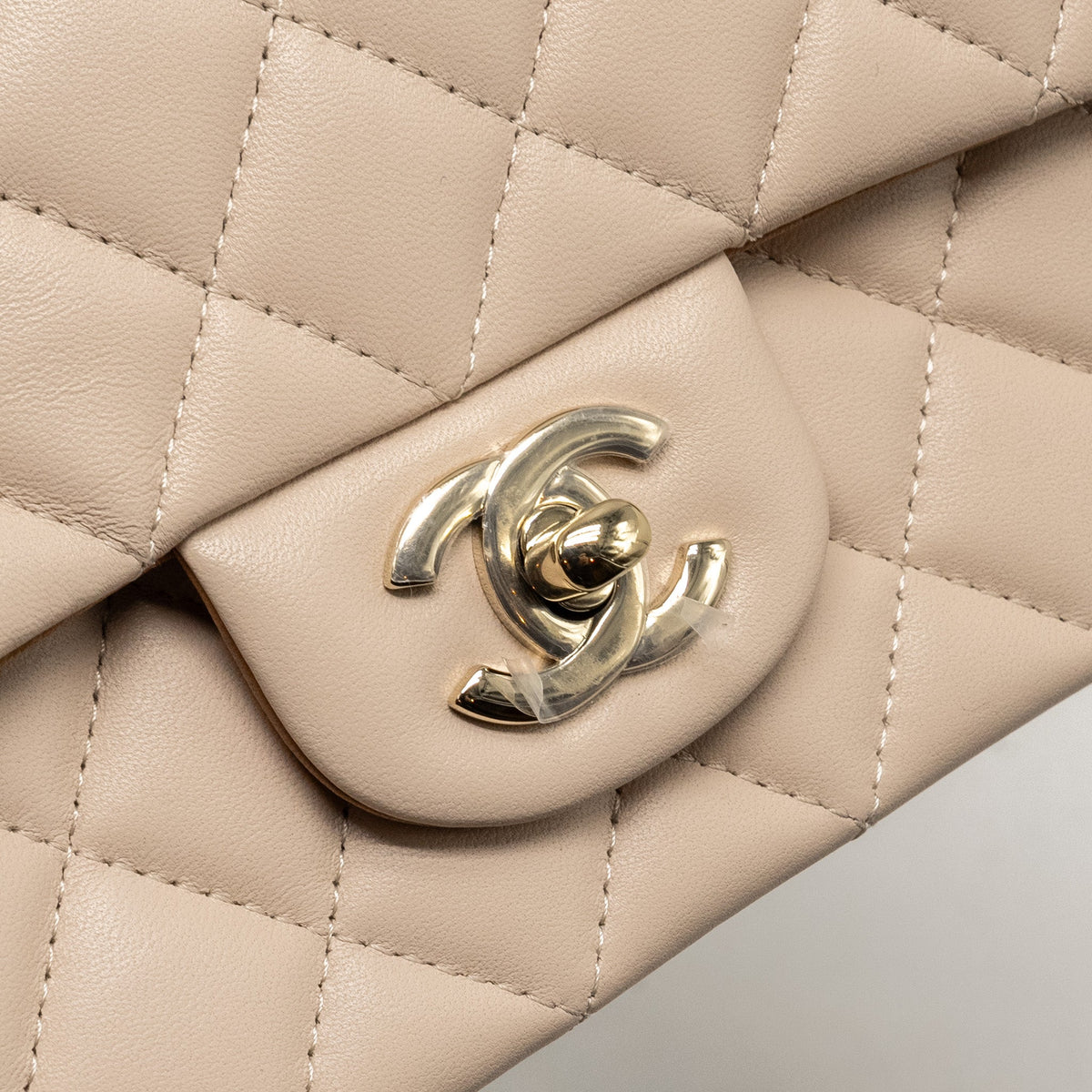 chanel-top-handle-mini-rectangular-flap-bag-lambskin-ecru-dark-beige-lghwmicrochip-copy-1