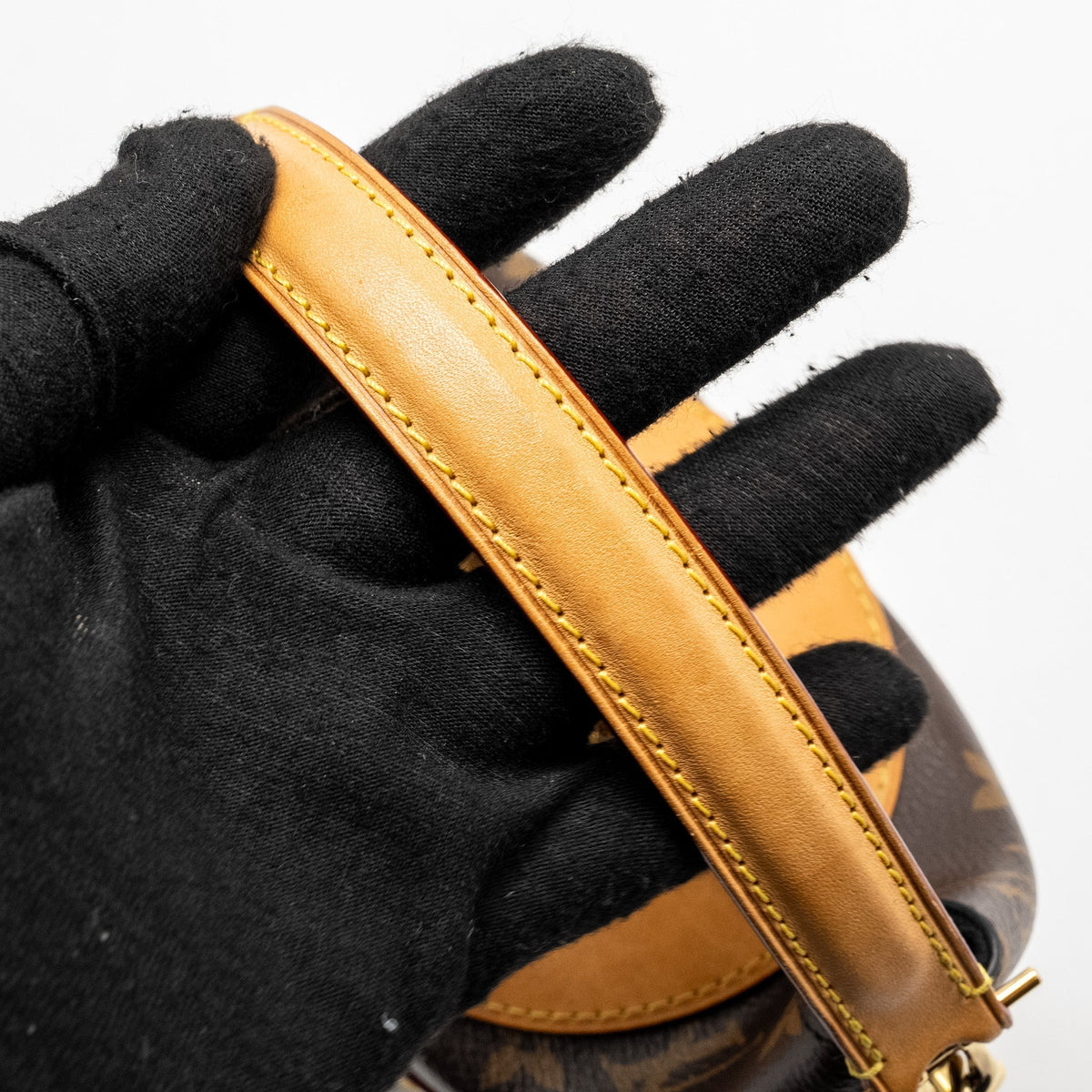 louis-vuitton-duffle-bag-monogram-canvas-2