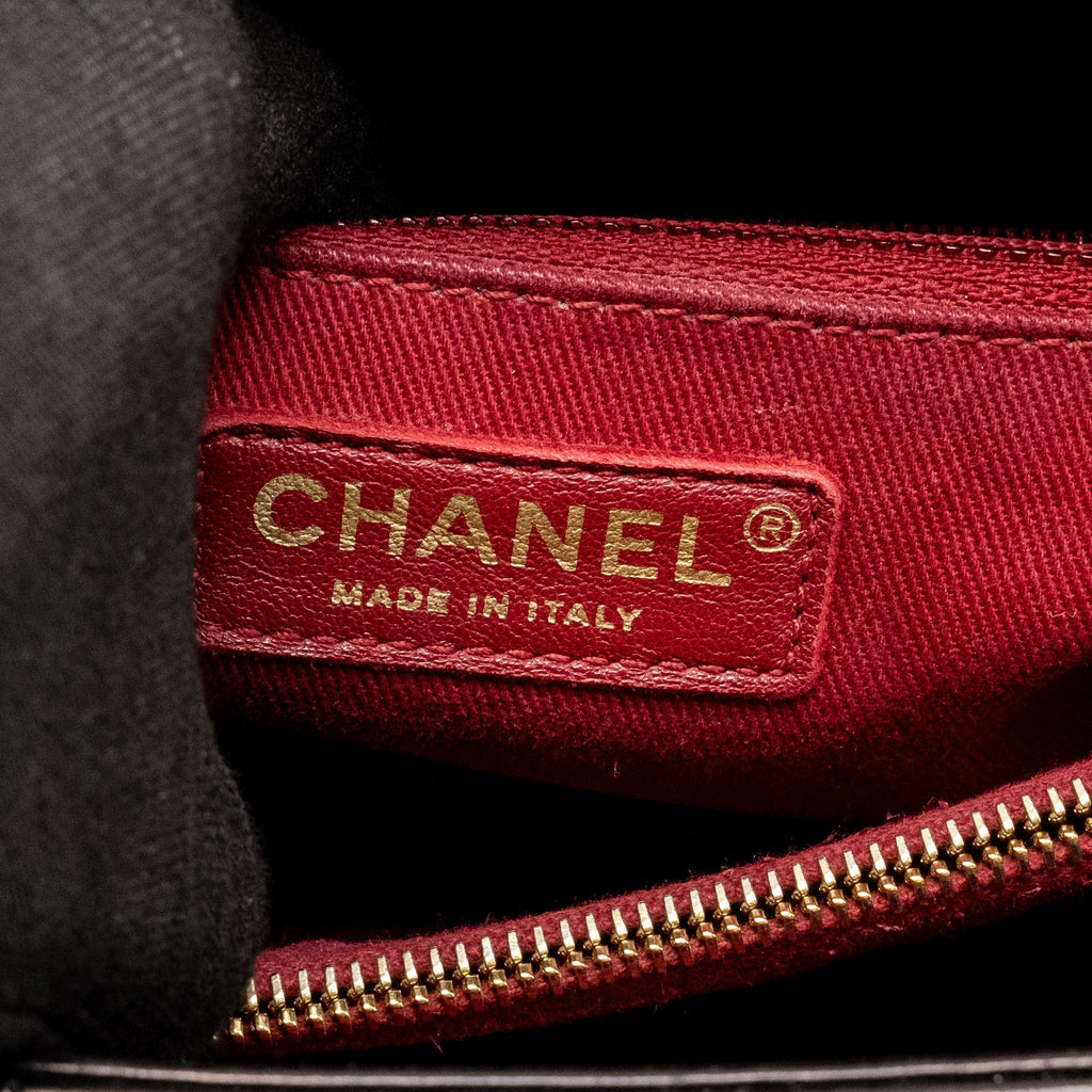 chanel-medium-coco-handle-chevron-calfskin-black-ghw-copy