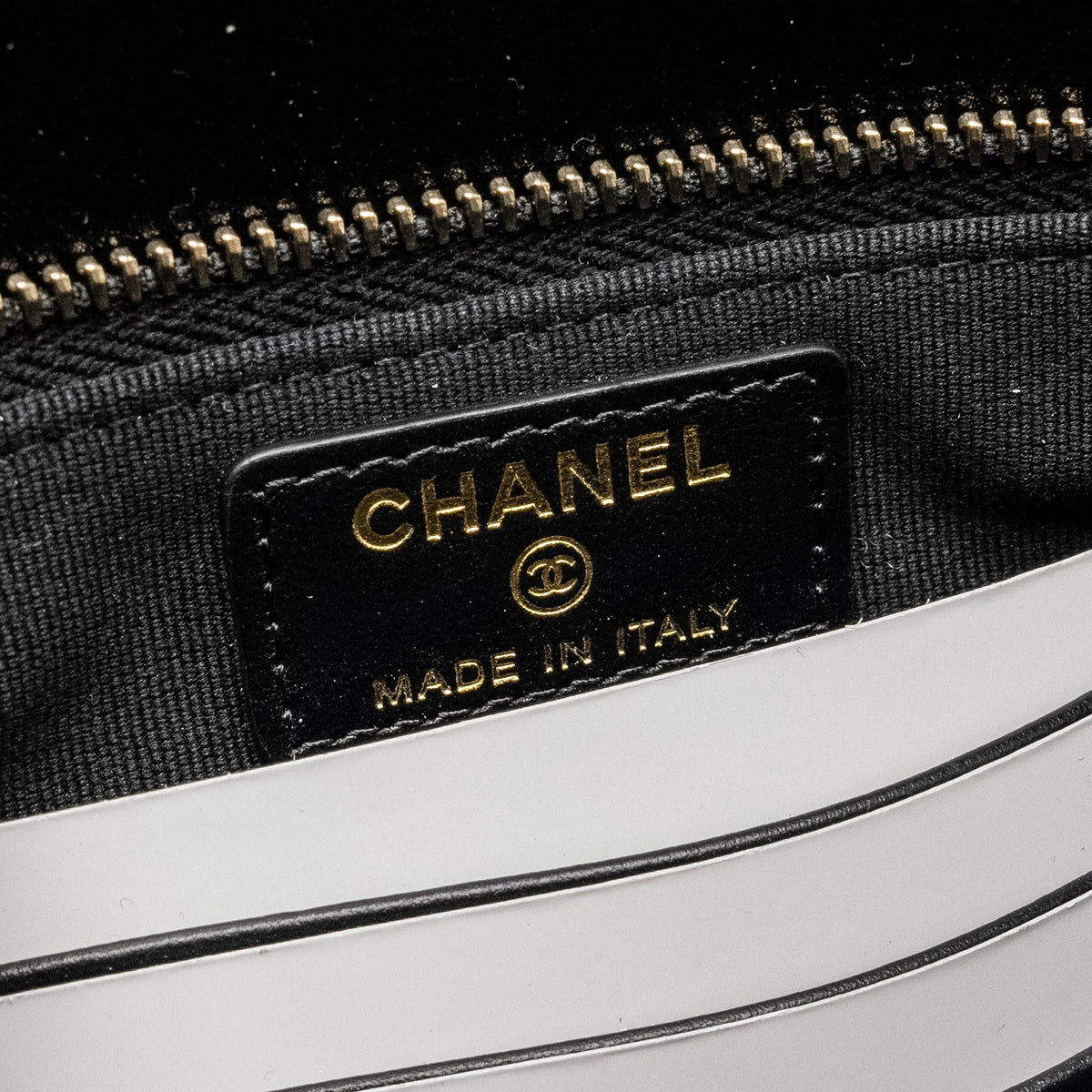 chanel-31-wallet-on-chain-shiny-calfskin-black-lghw-microchip-copy