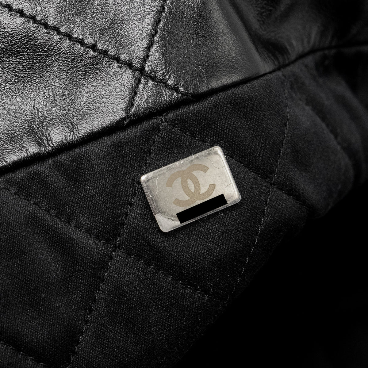 chanel-medium-22-shiny-calfskin-black-shw-microchip-1