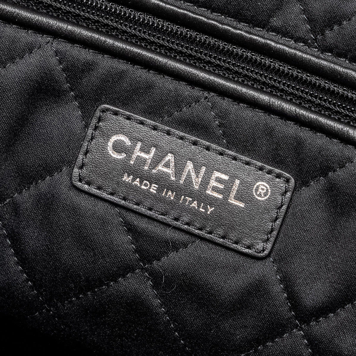 chanel-medium-22-shiny-calfskin-black-shw-microchip-1