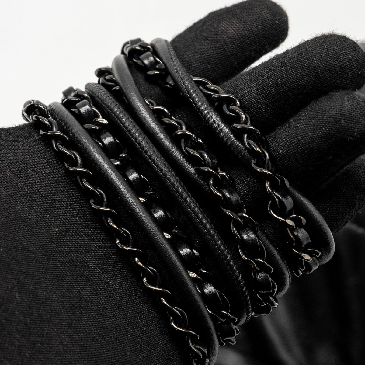 chanel-mini-22-so-black