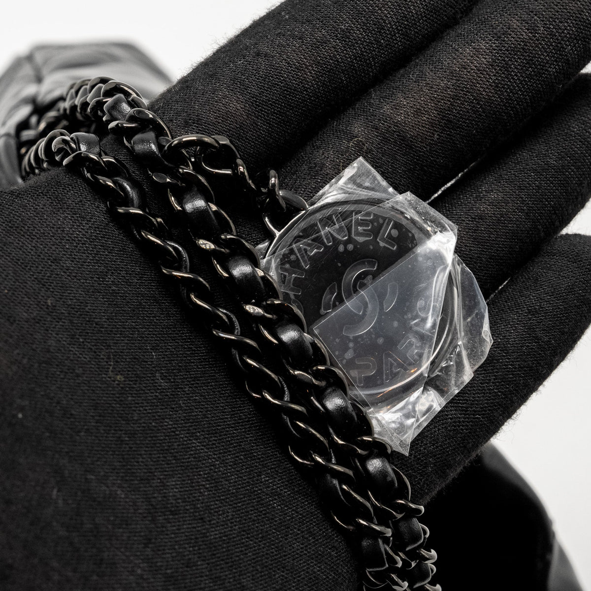 chanel-mini-22-so-black