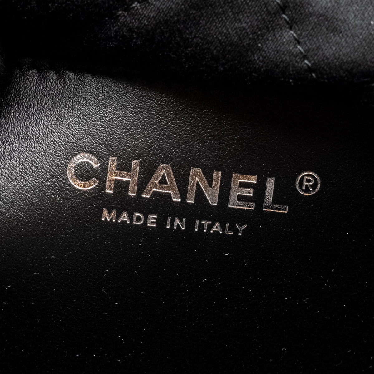 chanel-mini-22-so-black