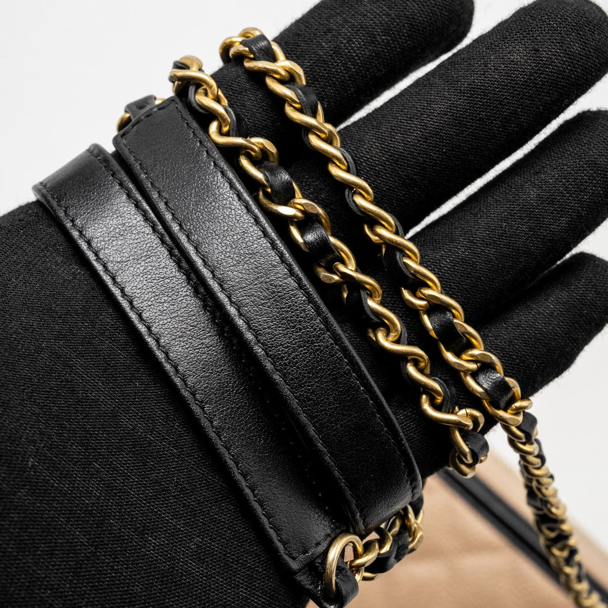 chanel-mini-filigree-vanity-clutch-caviar-beige-black-ghw